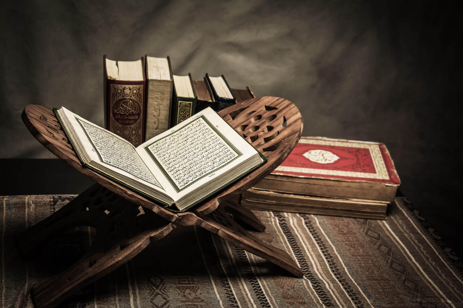 رؤية المصحف في المنام كهدية