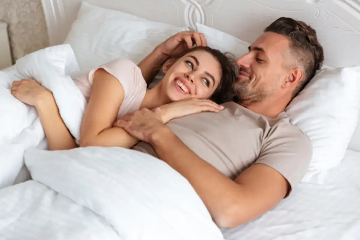 كم عدد المرات الطبيعية للجماع في اليوم للمتزوجين حديثاً