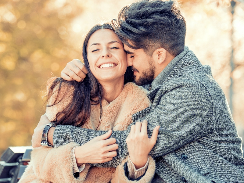 لماذا تحتاج المرأة إلى العناق؟