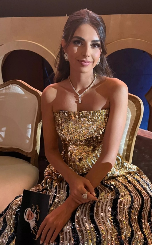 فاليري أبو شقرا تشع بالذهبي في حفل ليلة صوت الأرض 