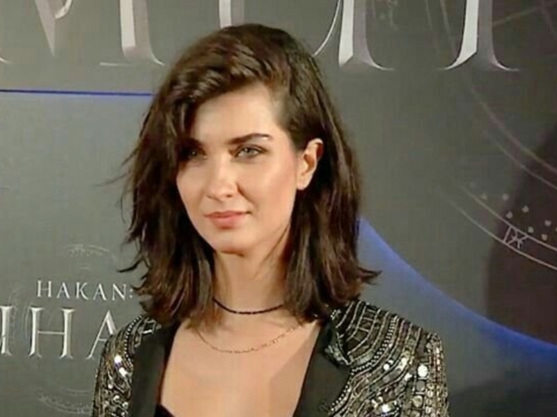 شركة Dior تختار الممثلة التركية توبا لتصبح الوجه الإعلاني الجديد لها