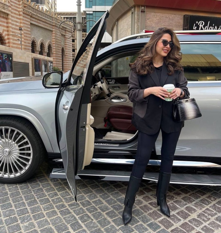 إطلالات أنيقة للصبايا مستوحاة من فوز الفهد بمناسبة اليوم الوطني الإماراتي