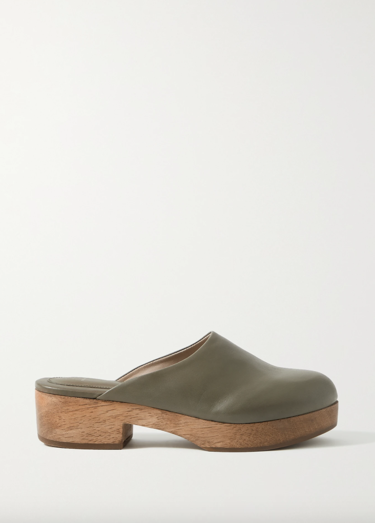 تعرفي على أبرز القباقيب Clogs في ساحة الموضة اليوم 