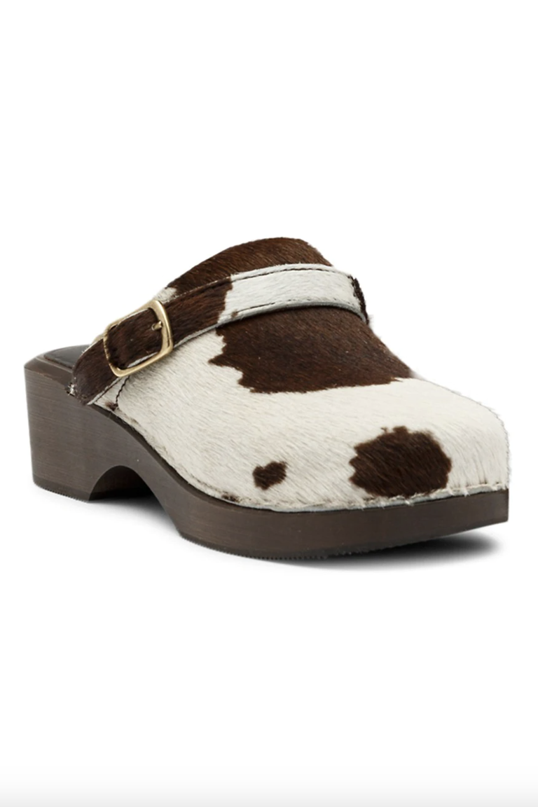 تعرفي على أبرز القباقيب Clogs في ساحة الموضة اليوم 