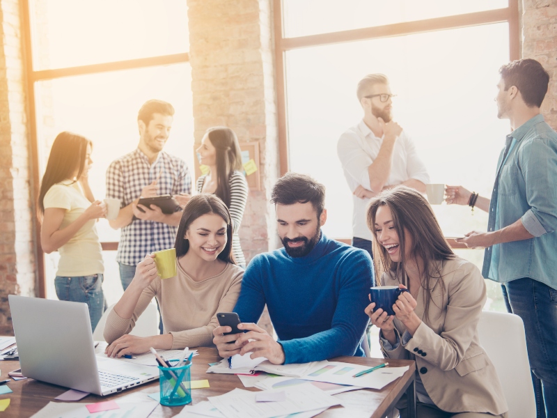 8 نصائح عندما تعمل مع أصدقائك