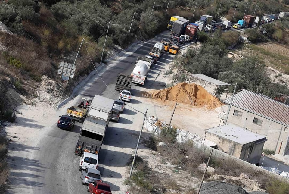 حاجز عسكري اسرائيلي في محيط نابلس