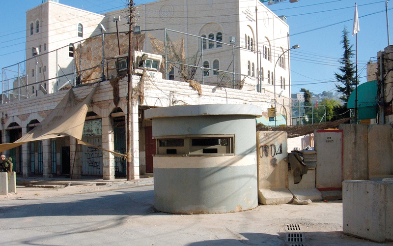 نقطة عسكرية اسرائيلية في البلدة القديمة بالخليل