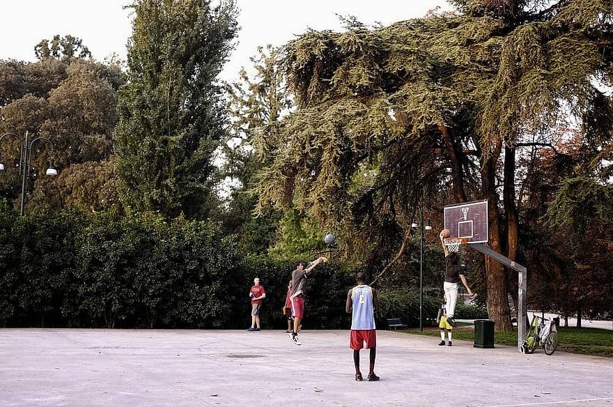 الأنشطة الرياضية والألعاب