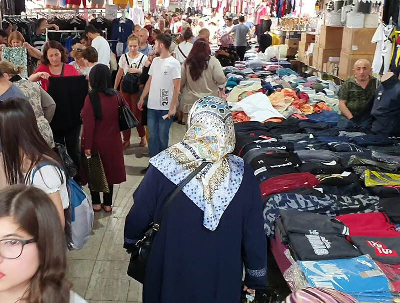 الأنشطة المتوفرة داخل سوق الخميس في اسطنبول