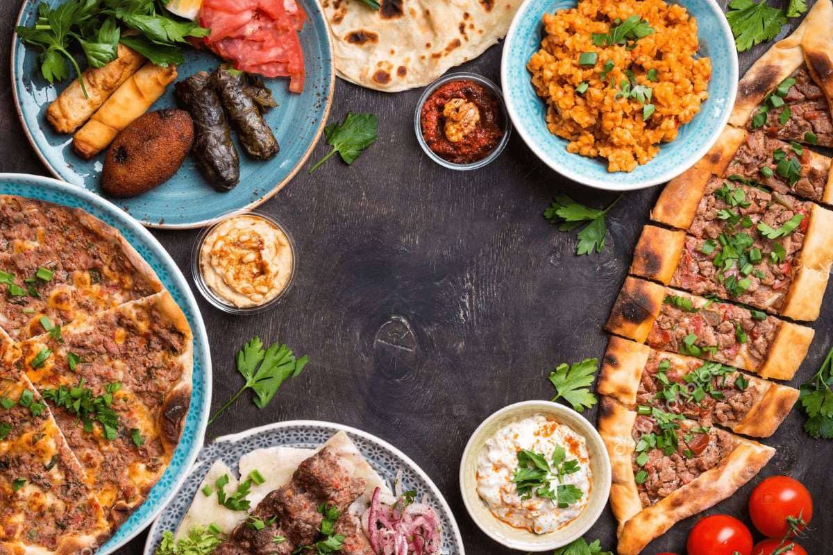 المطاعم والمقاهي في برج الساعة ازمير