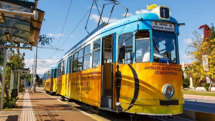 وسيلة الدولموش في مدينة انطاليا