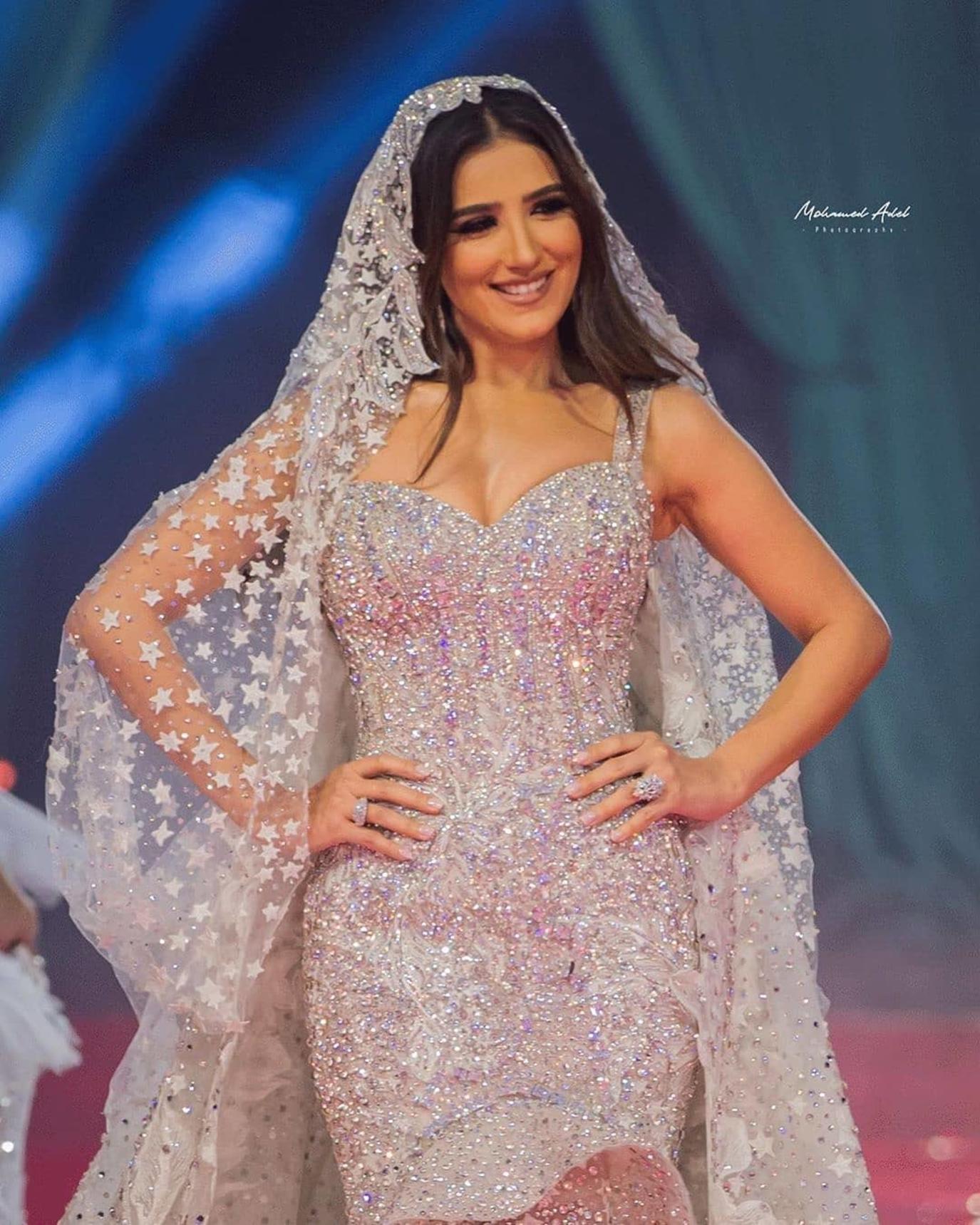 فستان زفاف مي عمر