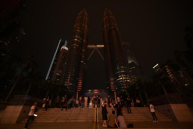 Countries Go Dark for 'Earth Hour'