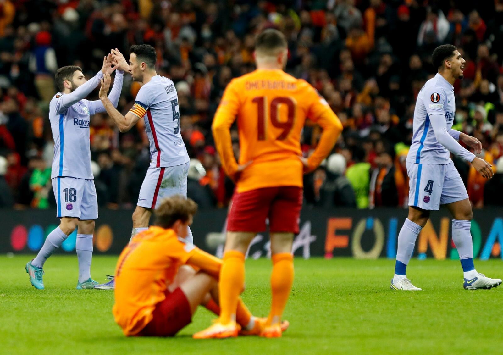 برشلونة يتفوق على غالاتاساراي