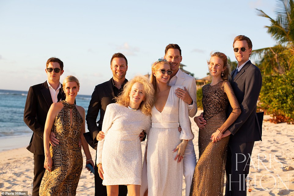 خطوبة باريس هيلتون وحيببها كارتر ريوم