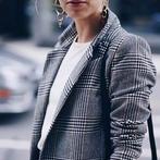 تُضفي نقشة الكاروهات أناقةً وجاذبيةً خاصةً من نوعه