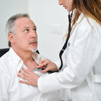 من أسباب تسارع ضربات القلب تناول الأدوية المنشّطة