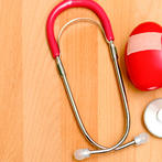 من أعراض متلازمة القلب المنكسر آلام الصدر 