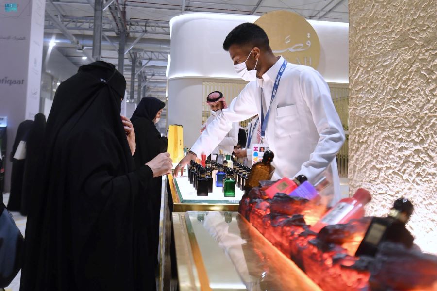 الشركات الراعية لمعرض العطور واجهة الرياض