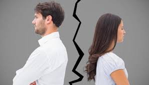تفسير حلم أن طليقك يلومك على الطلاق