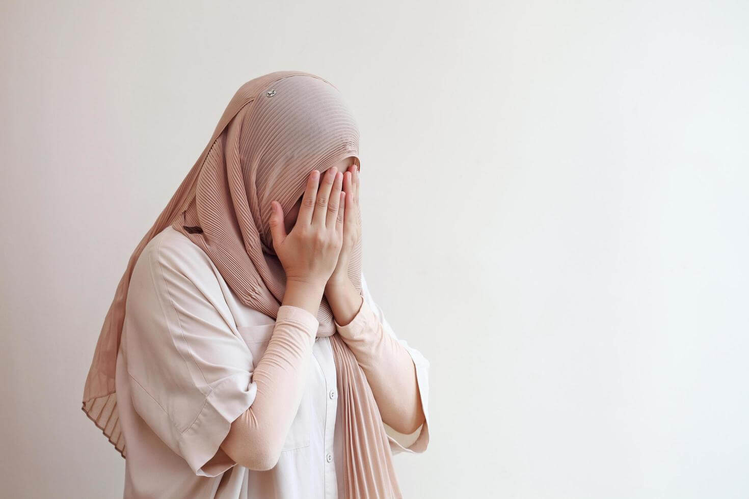 تفسير حلم البكاء من خشية الله للعزباء