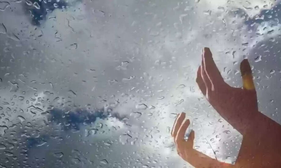 تفسير حلم الدعاء تحت المطر للحامل