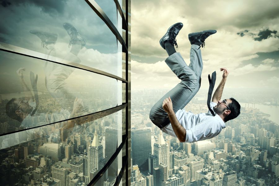 تفسير حلم السقوط من مكان مرتفع والنجاة للرجل