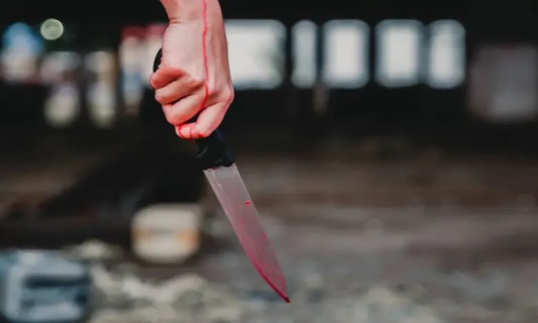 تفسير حلم الطعن بالسكين في اليد وخروج الدم