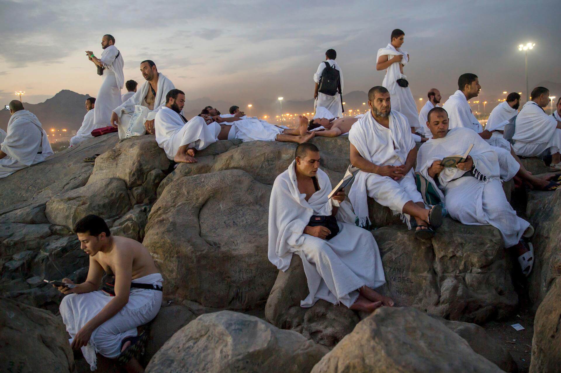 تفسير رؤية الميت ذاهب للحج في المنام للحامل