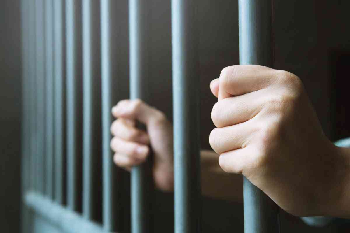 تفسير رؤية شخص تحبه خرج من السجن في المنام للمتزوجة