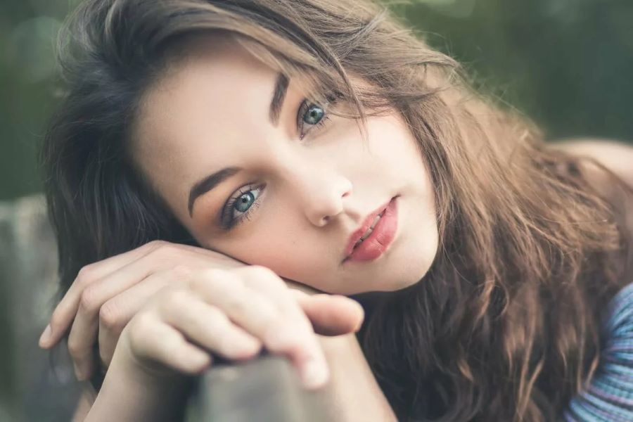 تفسير رؤية امرأة اعرفها في المنام للمتزوجة