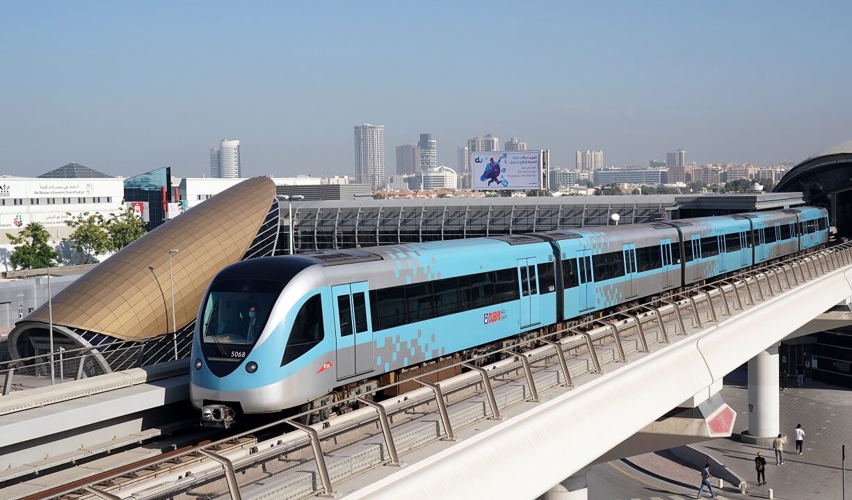 عن طريق الإنترنت