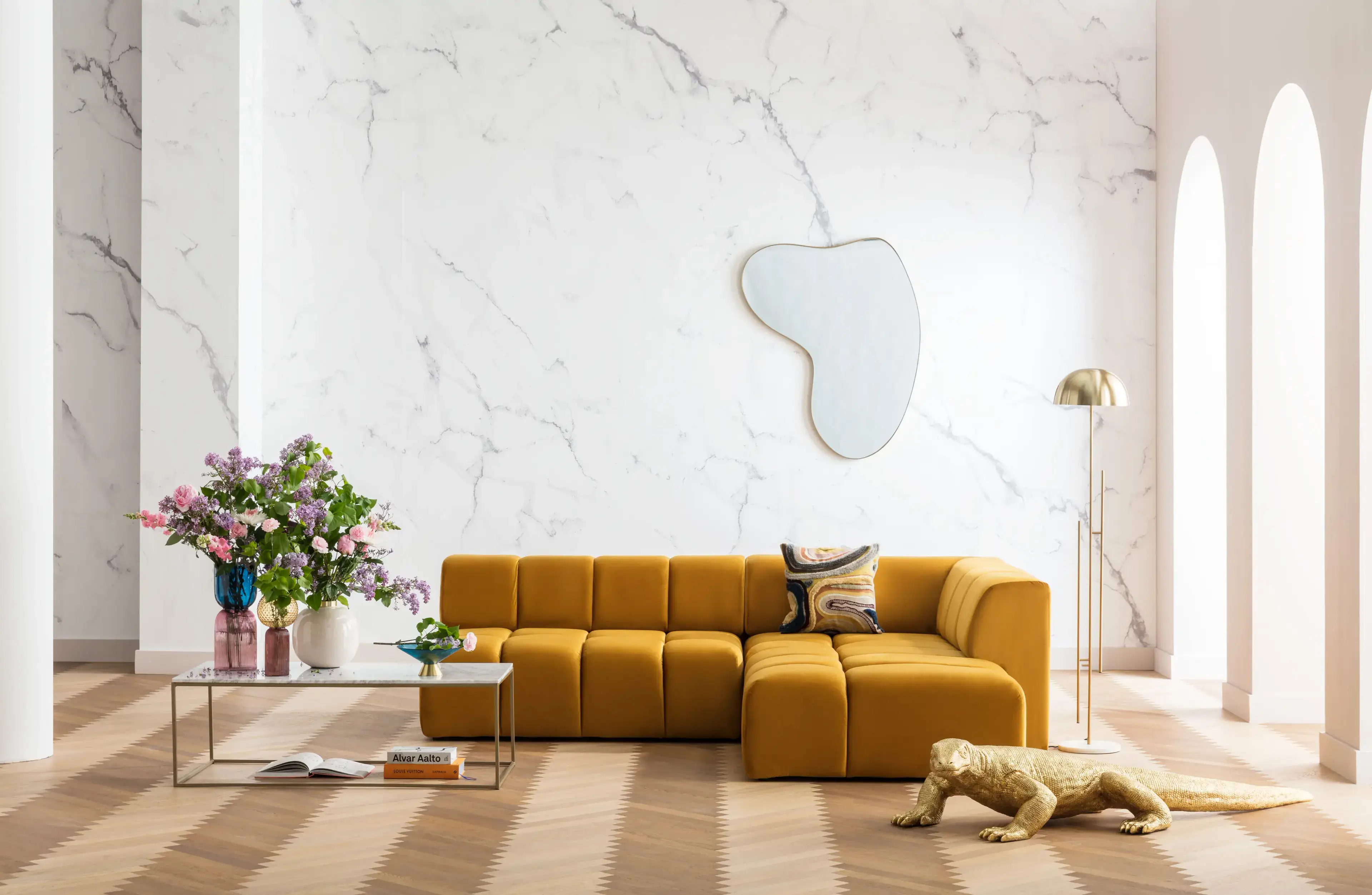 متجر شاتلز اند مور للأثاث دبي