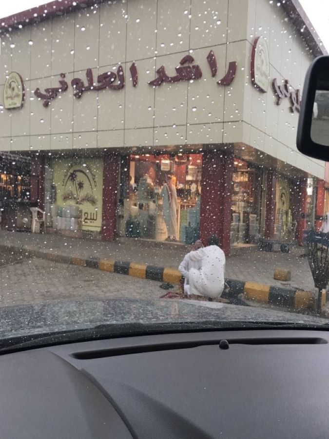 محل راشد العلوني للتمور