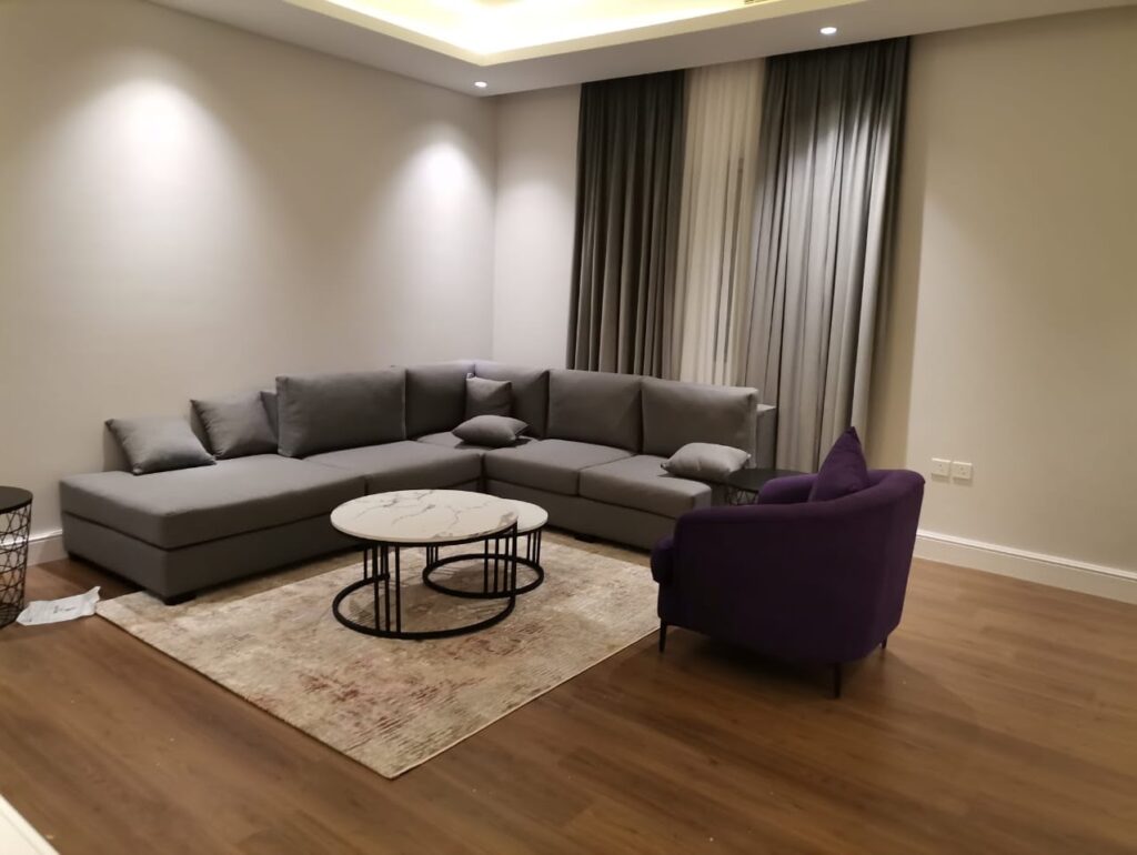 محل لبيع مجالس عربية كنب وستائر