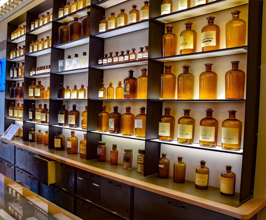 محلات العطور في افينيو مول الرياض