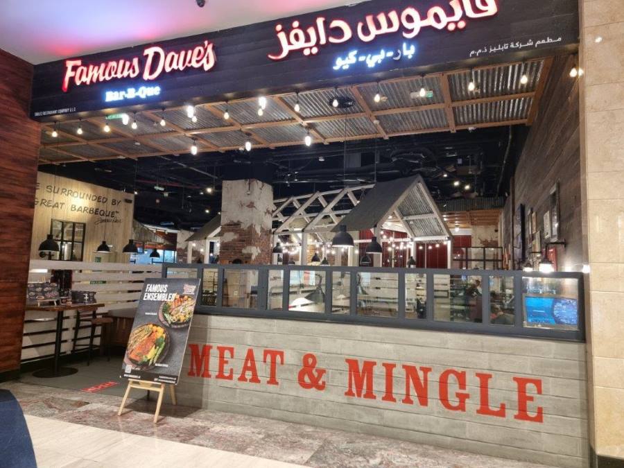 مطعم Famous Dave's Bar-B-Que