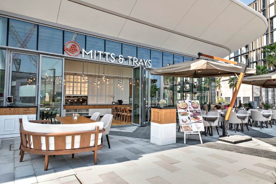 مطعم Mitts & Trays