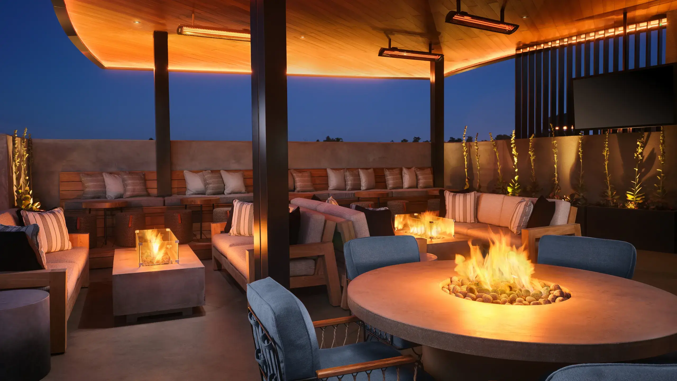 مطعم VAGA Restaurant & Bar Lounge