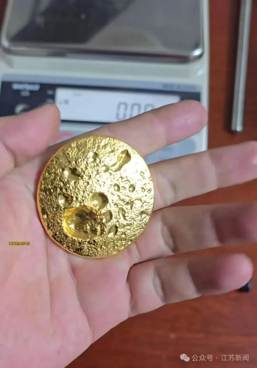 How to extract gold from SIM cards?