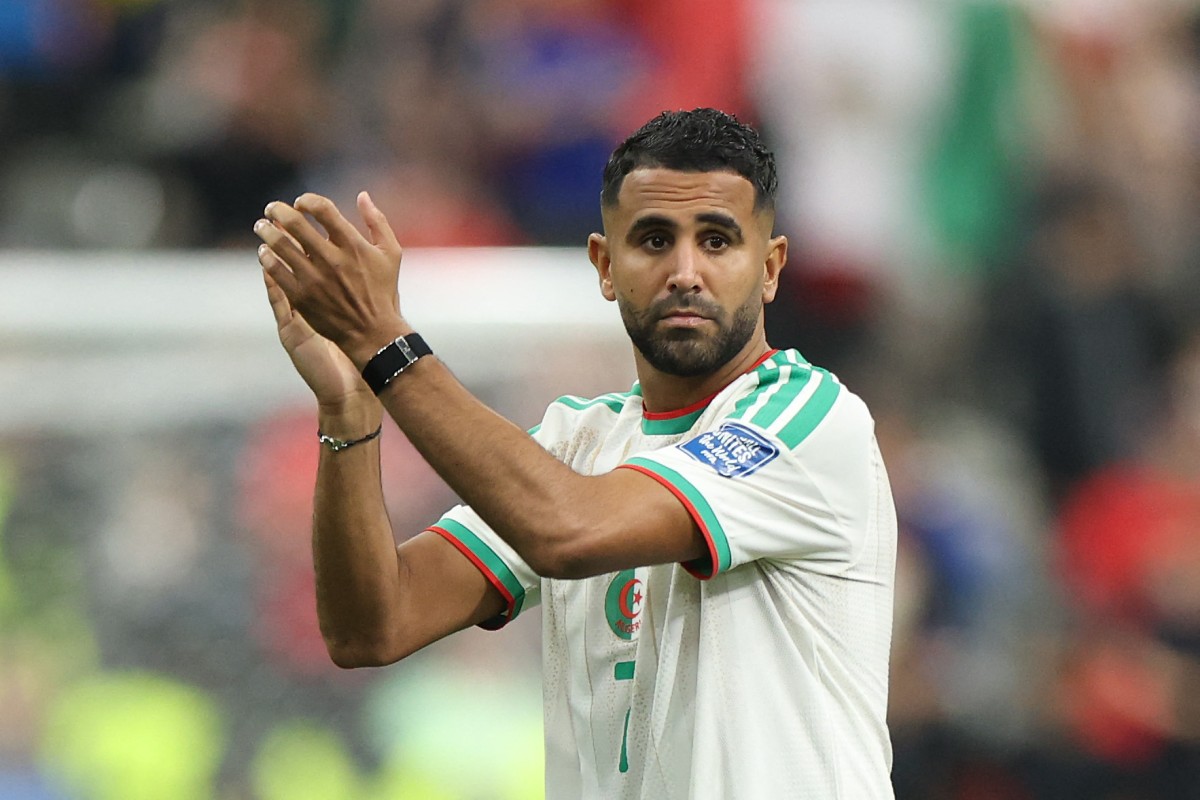 رياض محرز يقولد وداعاً لمنتخب الجزائر ويعتزل اللعب الدولي