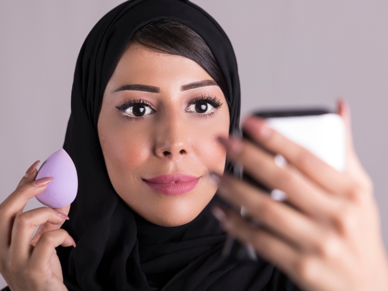 جميلة البوابة: 10 خطوات للحصول على مكياج العيد
