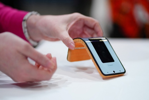 Wearable phones