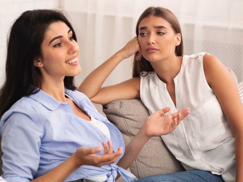 كيف تتعامل مع الأقارب المزيفين؟