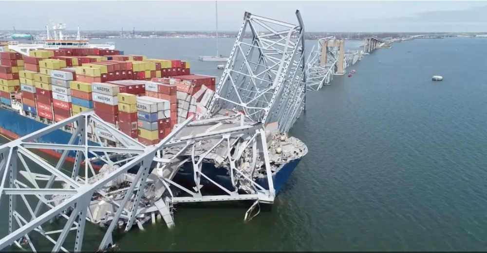 انهار جسر بالتيمور