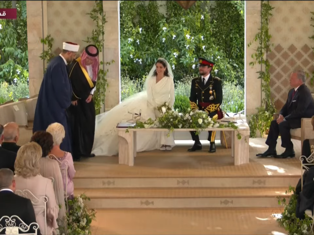 فستان زفاف رجوة