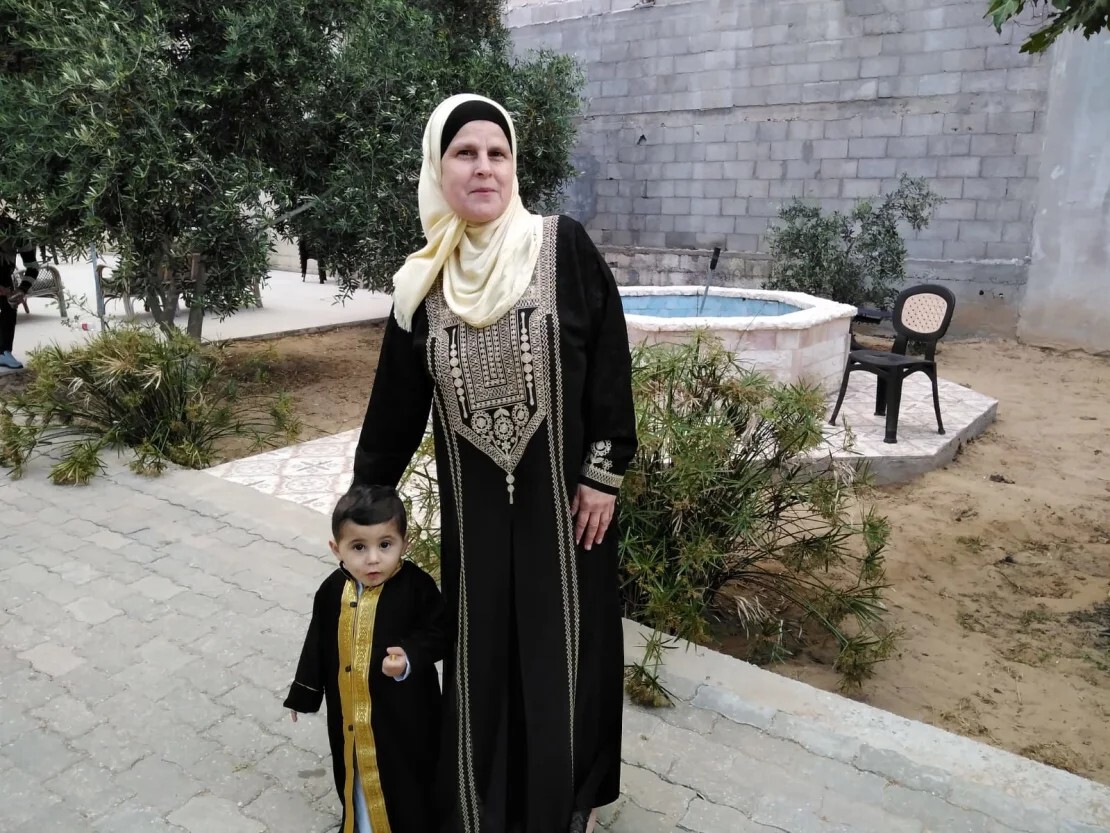 استشهاد فلسطينية وهي تمسك بيد حفيدها في غزة