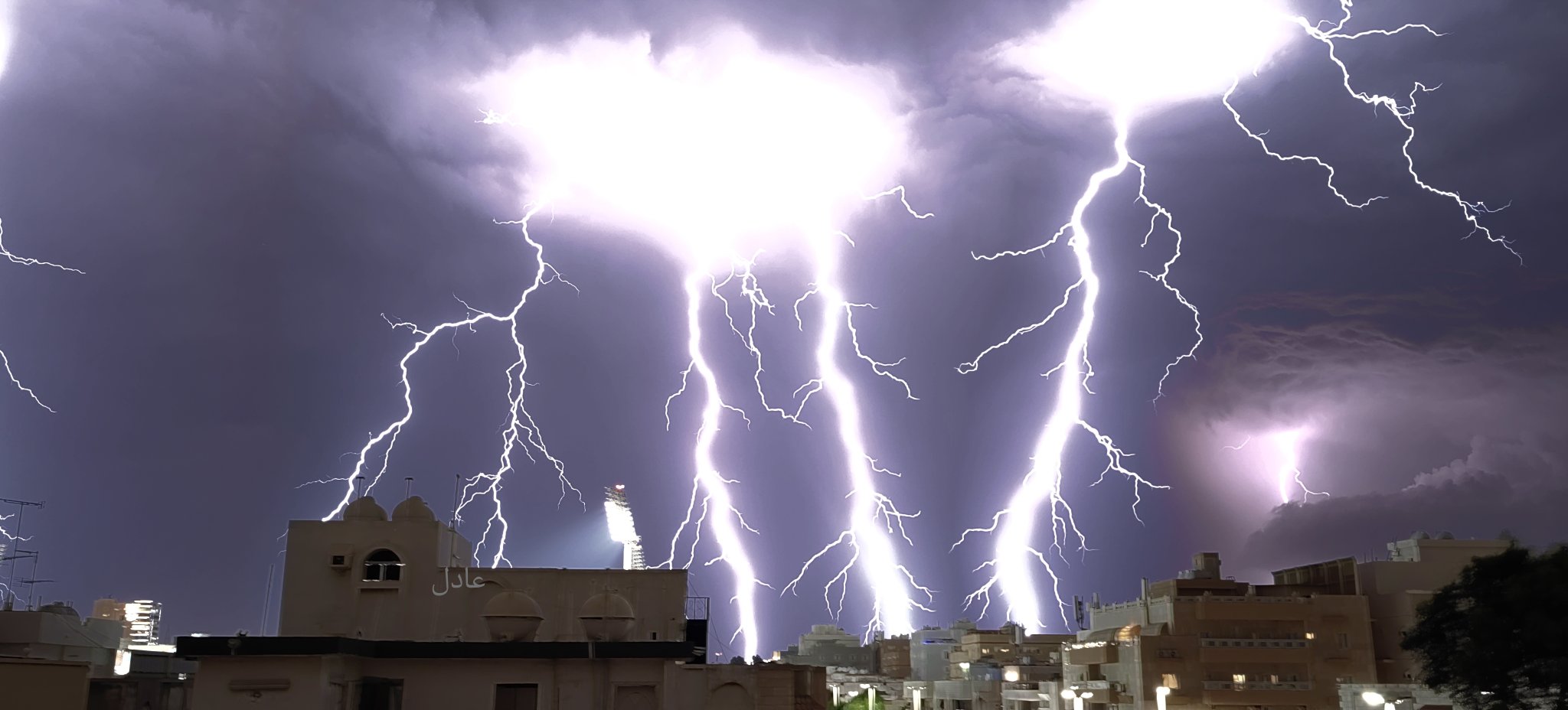 صواعق في سماء جدة