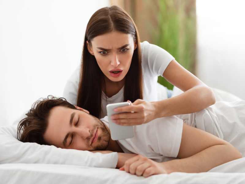 ما هي الخيانة الصغرى وكيف نتصرف مع شريك خائن؟