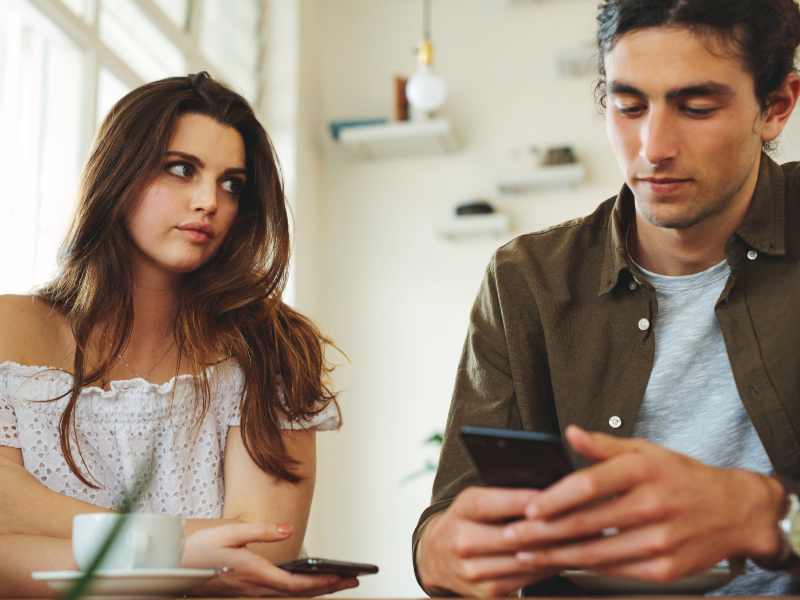 ما هو ترند DADT الجديد في عالم العلاقات والمواعدة؟